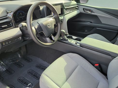 Used 2025 Toyota Camry LE FWD image 15