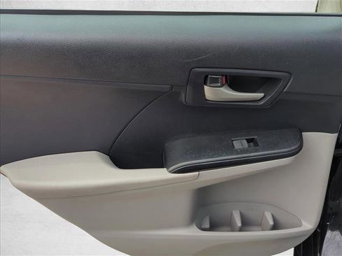 Used 2013 Toyota Camry LE FWD image 10