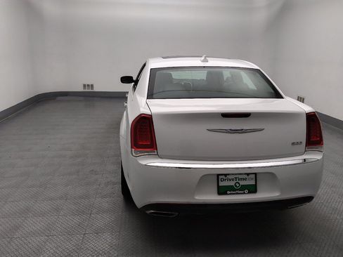 Used 2020 Chrysler 300 Limited RWD image 6