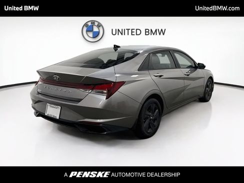 Used 2022 Hyundai Elantra SEL w/ Convenience Package FWD image 5