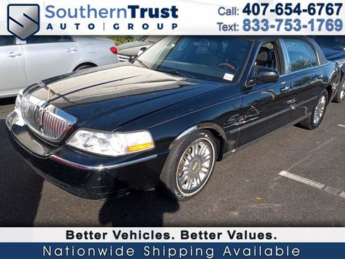 Used 2008 Lincoln Town Car Signature L image 1