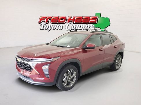 Used 2024 Chevrolet Trax LT w/ Driver Confidence Package image 1