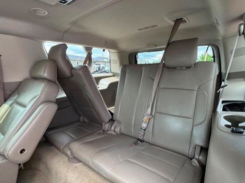 Used 2015 Chevrolet Suburban LT RWD image 23