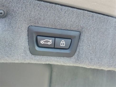 Used 2011 BMW 750Li xDrive image 9