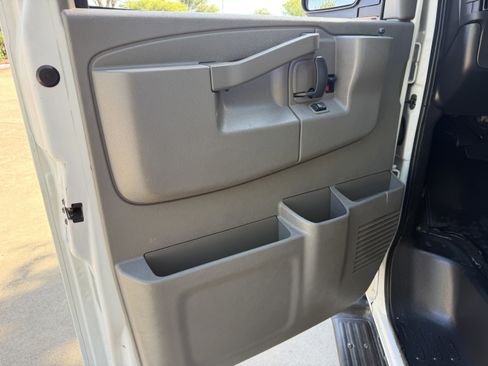 Used 2019 Chevrolet Express 3500 LT w/ LT Preferred Equipment Group RWD image 12