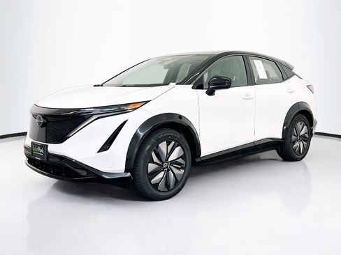 Used 2024 Nissan Ariya AWD image 3