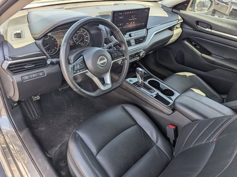 Used 2025 Nissan Altima 2.5 SR w/ SR Premium Package FWD image 24