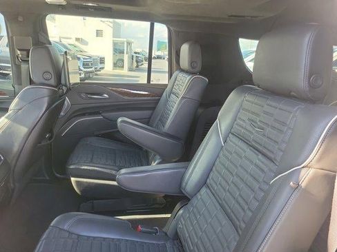 Certified 2023 Cadillac Escalade ESV Sport Platinum AWD/4WD image 15