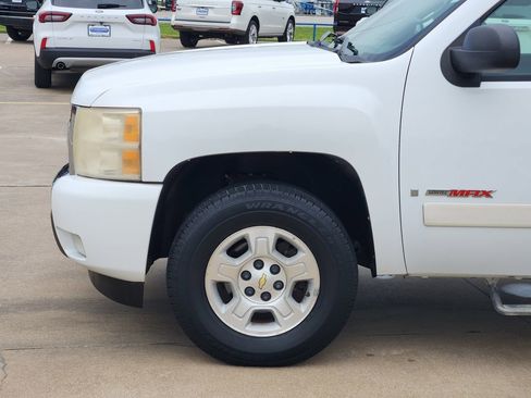 Used 2007 Chevrolet Silverado 1500 LT w/ Max Trailering Pack image 9