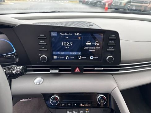 Certified 2025 Hyundai Elantra Sport image 18