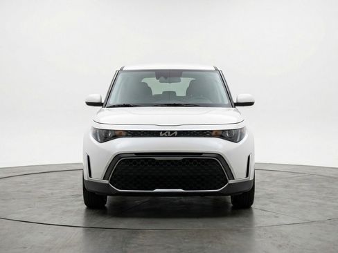Used 2025 Kia Soul LX w/ LX Technology Package image 2
