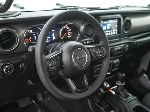 Used 2023 Jeep Gladiator Sport AWD/4WD image 19
