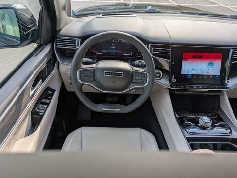 Used 2023 Jeep Wagoneer Series III w/ Premium Group I AWD/4WD image 17