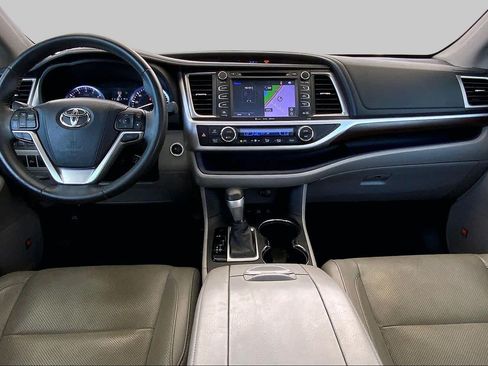 Used 2016 Toyota Highlander Limited w/ Driver Technology Package AWD/4WD image 16