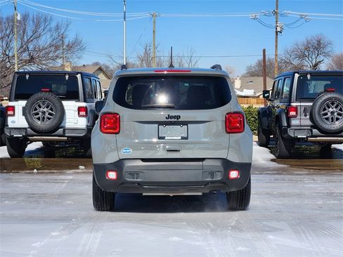 Used 2020 Jeep Renegade Altitude w/ UConnect 8.4 Nav Group image 6