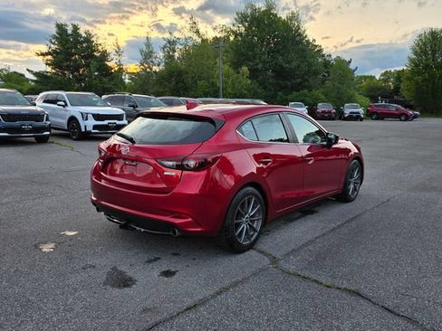 Used 2018 MAZDA MAZDA3 Grand Touring w/ Premium Equipment Package FWD image 8