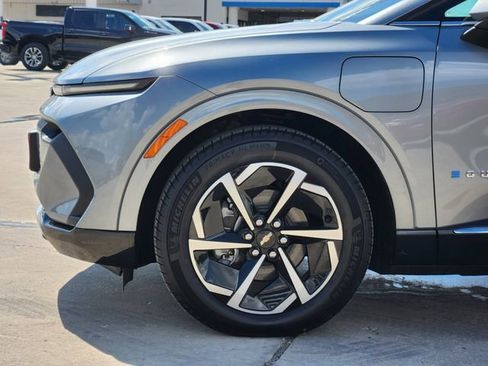 New 2025 Chevrolet Equinox EV LT image 6