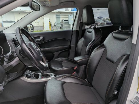 Used 2020 Jeep Compass Latitude w/ Cold Weather Group AWD/4WD image 11