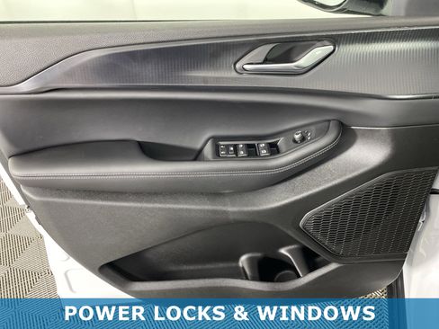 New 2025 Jeep Grand Cherokee Altitude image 13