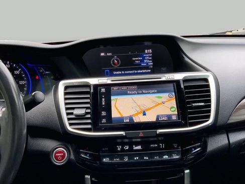 Used 2017 Honda Accord Touring image 7