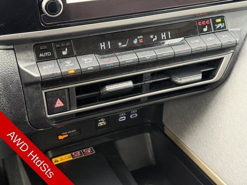 Used 2025 Toyota Camry LE w/ Convenience Package image 28