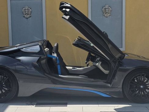 Used 2019 BMW i8 Roadster AWD/4WD image 1