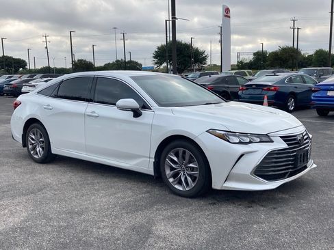 Used 2022 Toyota Avalon XLE FWD image 3