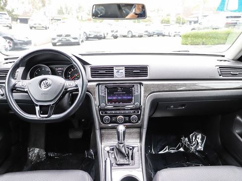 Used 2017 Volkswagen Passat 1.8T SE FWD image 13
