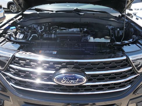 Used 2021 Ford Explorer XLT RWD image 30
