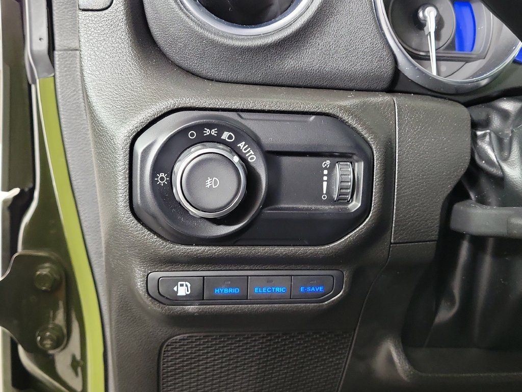 Used 2023 Jeep Wrangler Unlimited Sahara AWD/4WD image 13