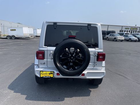 Used 2023 Jeep Wrangler Unlimited Sahara AWD/4WD image 7