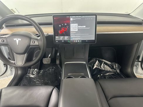 Used 2022 Tesla Model Y Long Range AWD/4WD image 19