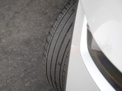 Used 2024 Hyundai Ioniq 5 SE image 3