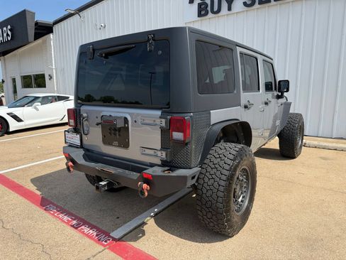 Used 2016 Jeep Wrangler Unlimited Rubicon w/ Connectivity Group AWD/4WD image 7