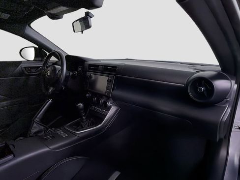 Used 2024 Toyota GR86 Premium image 28