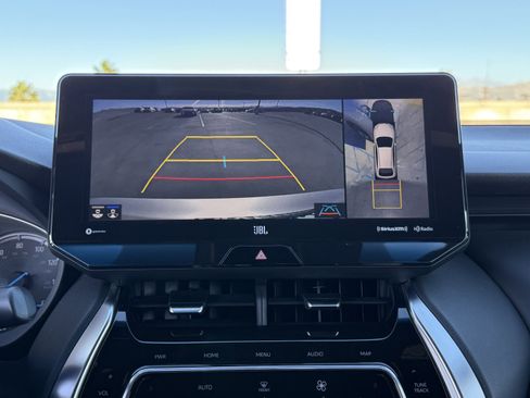 Used 2021 Toyota Venza Limited image 28