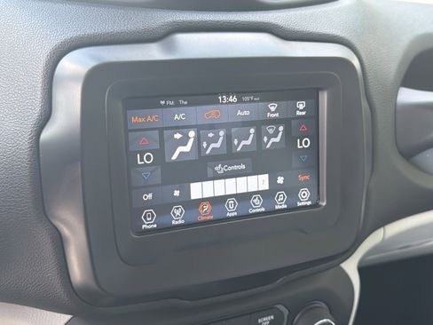 Used 2018 Jeep Renegade Limited FWD image 38