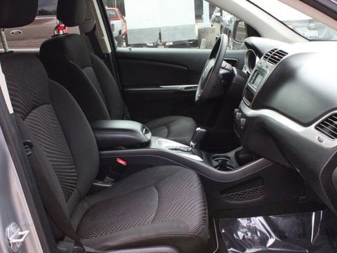 Used 2020 Dodge Journey SE w/ Blacktop Package FWD image 17
