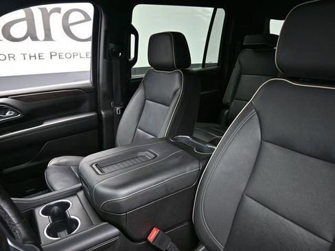 Used 2023 Chevrolet Suburban Premier image 16