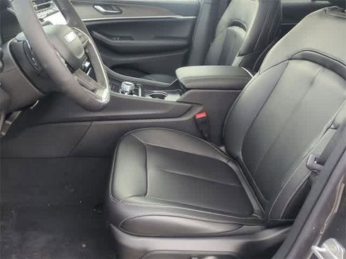 New 2025 Jeep Grand Cherokee Limited image 16