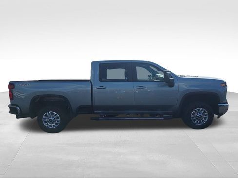 Used 2025 Chevrolet Silverado 2500 LT w/ Convenience Package AWD/4WD image 6