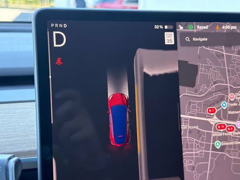 Used 2024 Tesla Model Y 2WD image 31