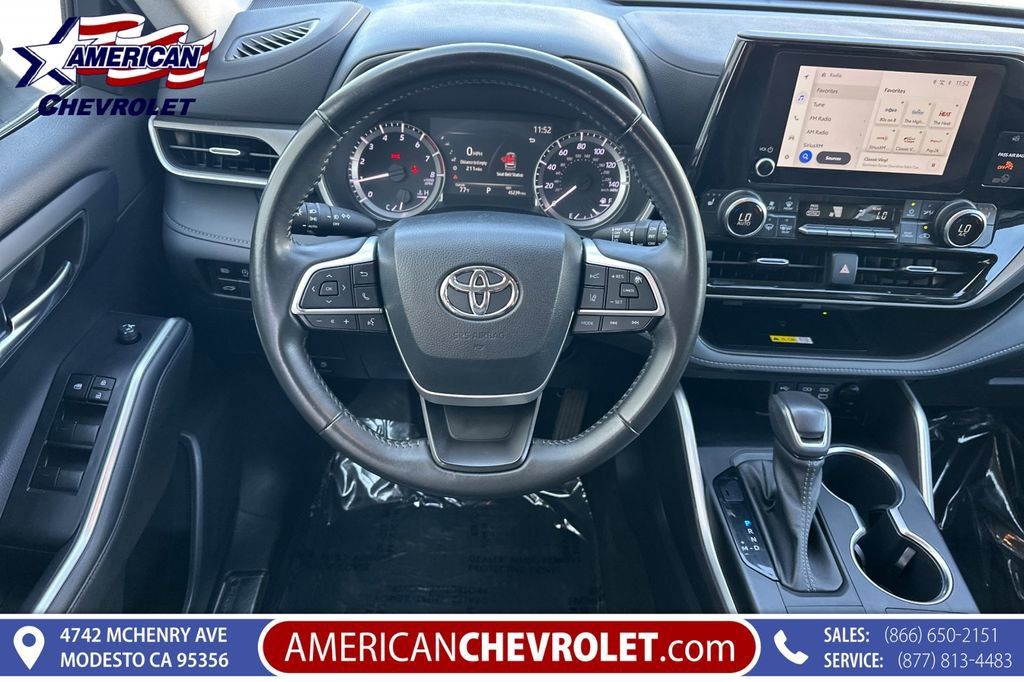 Used 2023 Toyota Highlander XLE AWD/4WD image 18
