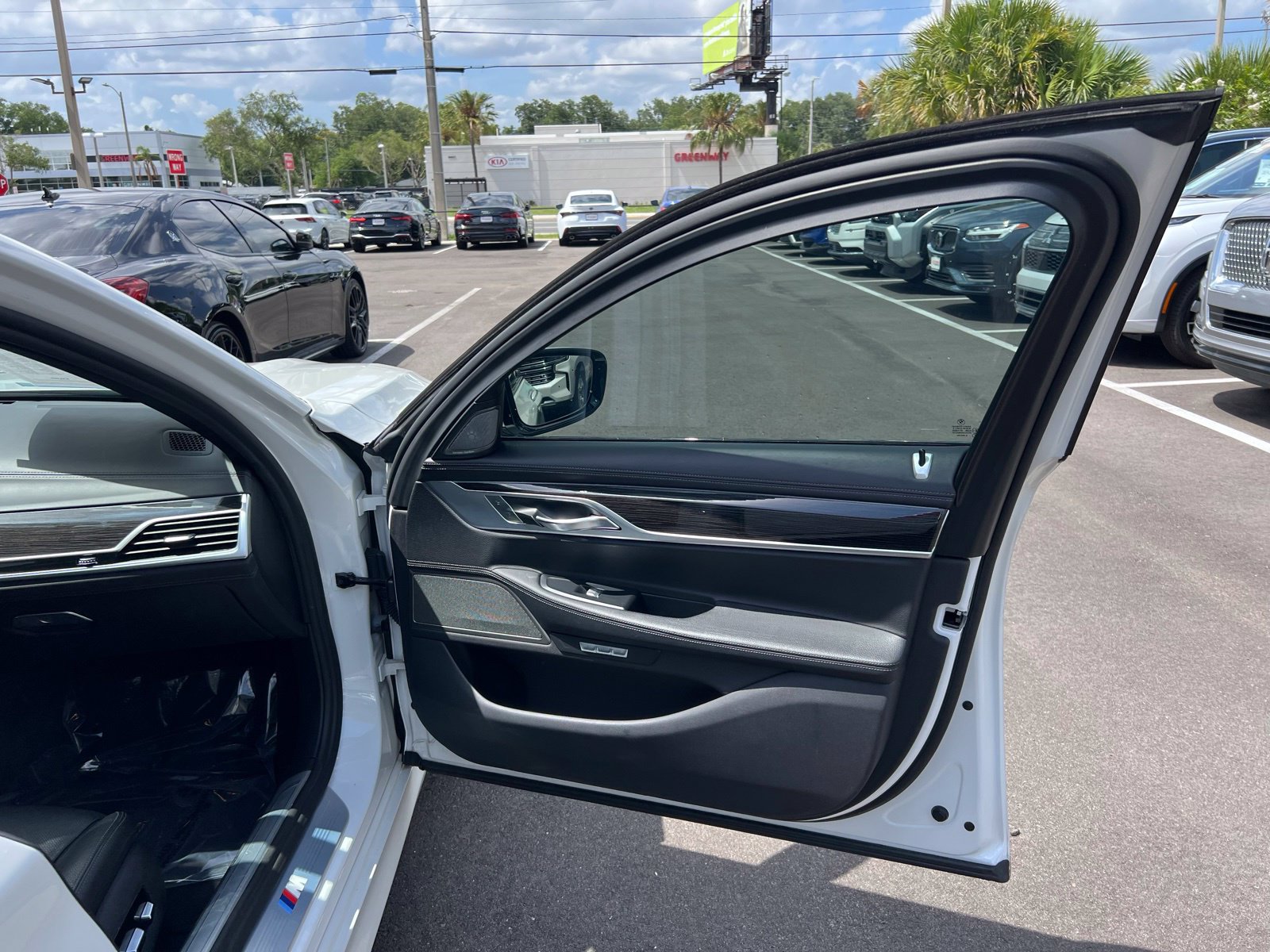 Used 2018 BMW 740e xDrive w/ M Sport Package AWD/4WD image 57