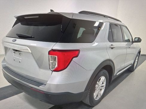 Used 2023 Ford Explorer XLT image 3