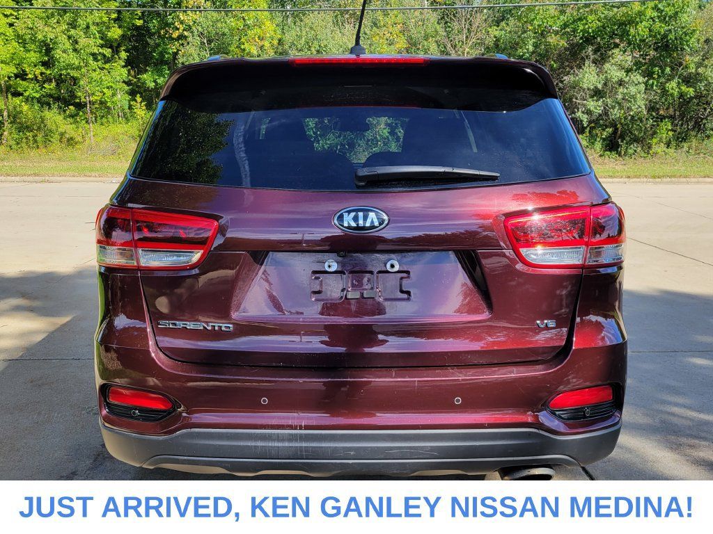 Used 2019 Kia Sorento S AWD/4WD image 4