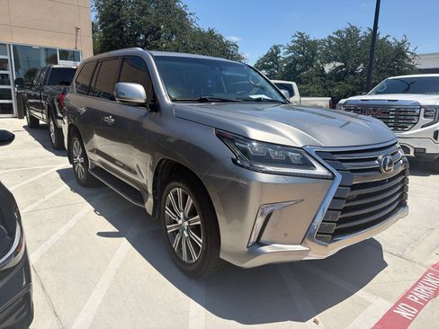 Used 2016 Lexus LX 570 4WD w/ Luxury Package image 3