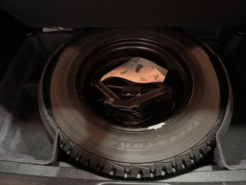 Used 2022 Jeep Cherokee Trailhawk w/ Premium Leather Package image 12