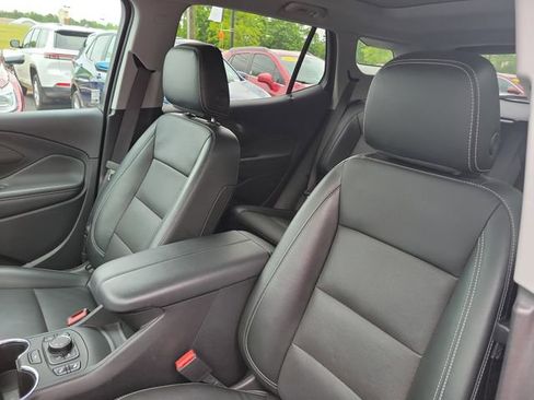 Used 2022 GMC Terrain SLT w/ Infotainment Package II FWD image 18