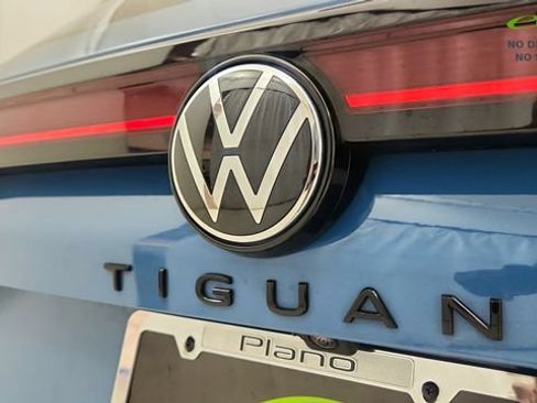 Used 2025 Volkswagen Tiguan SE R-Line FWD image 18